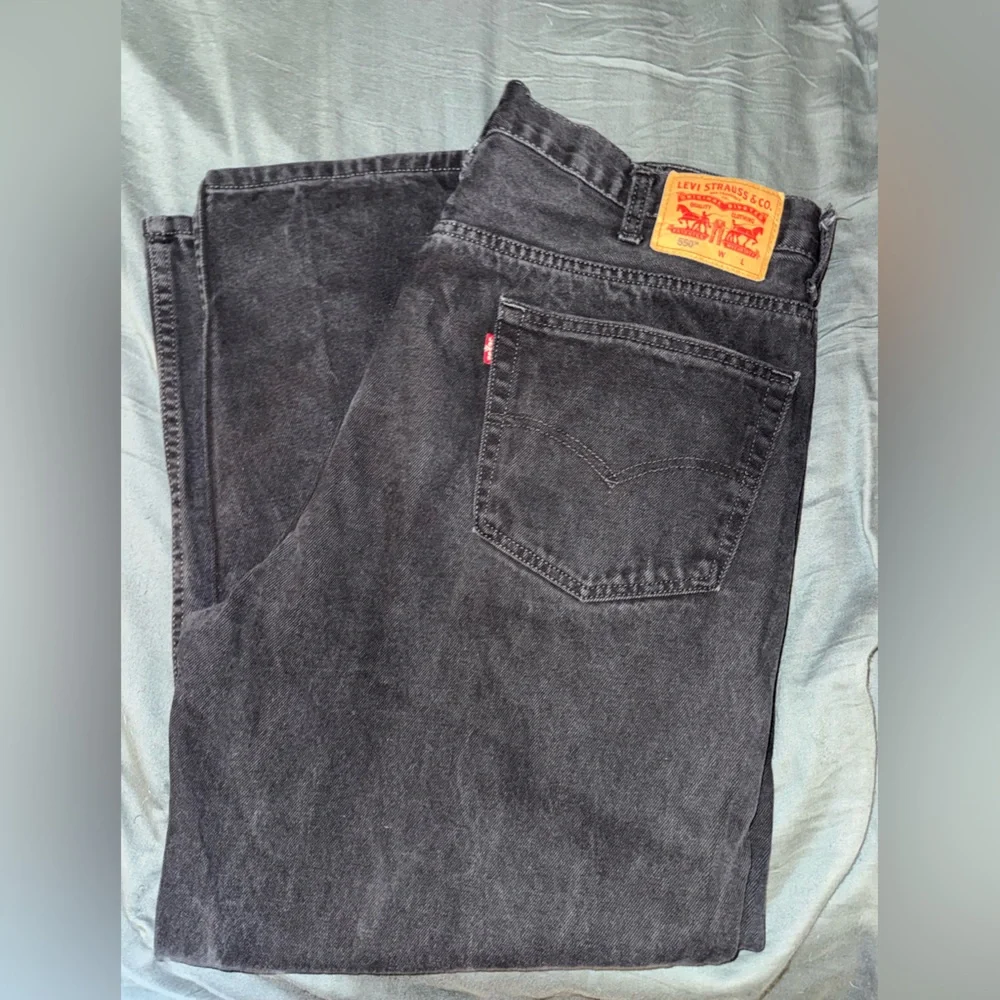 Levis 550 Relaxed Fit Black Denim Jeans Mens 44x30 Faded